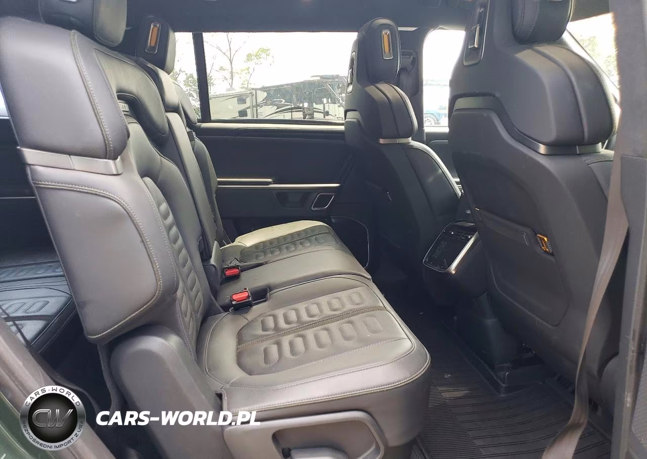 2023 Rivian R1S Launch Edition VIN:7PDSGABLXPN020988 - 11