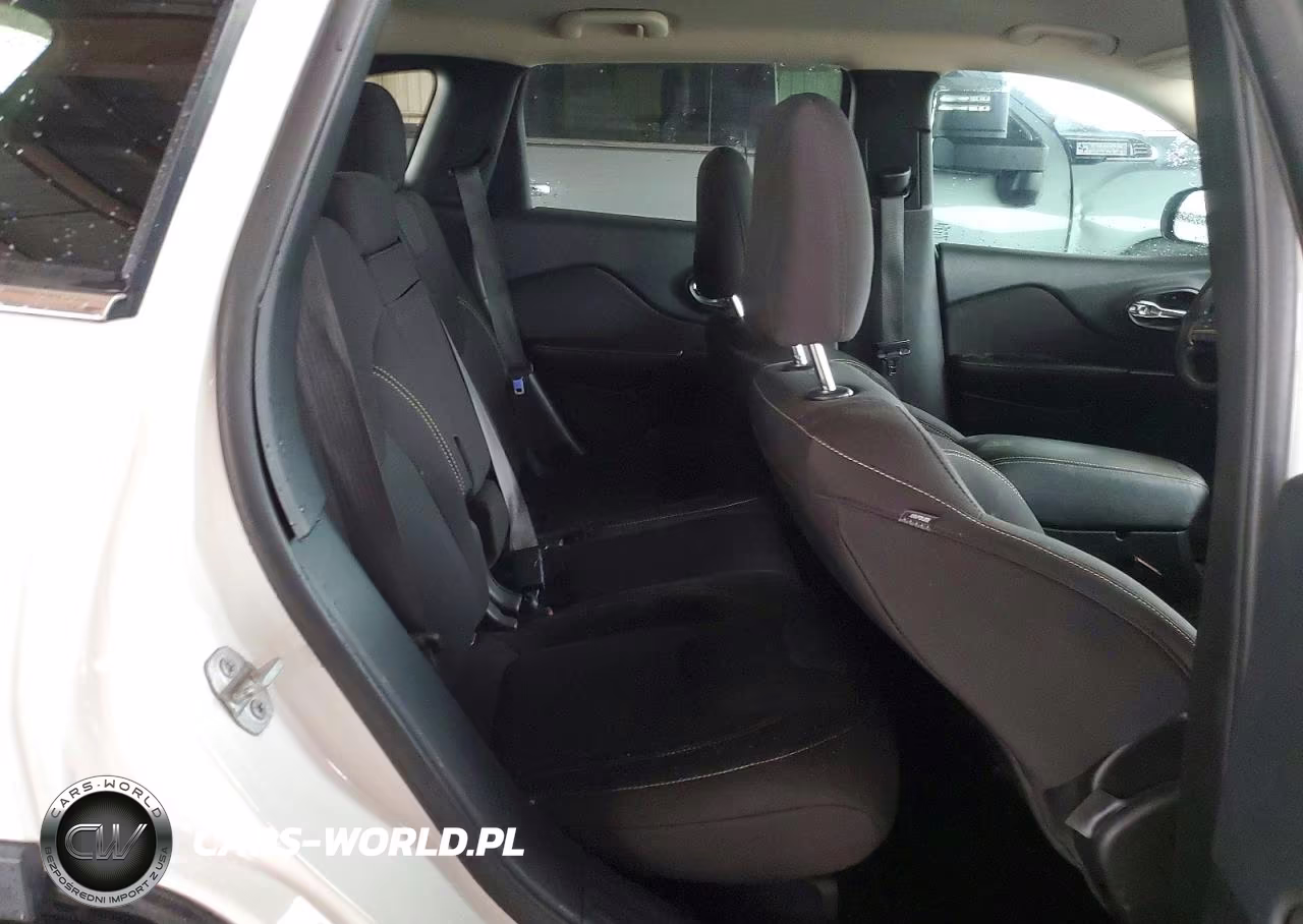 2015 Jeep Cherokee Latitude VIN:1C4PJMCBXFW619498 - 11