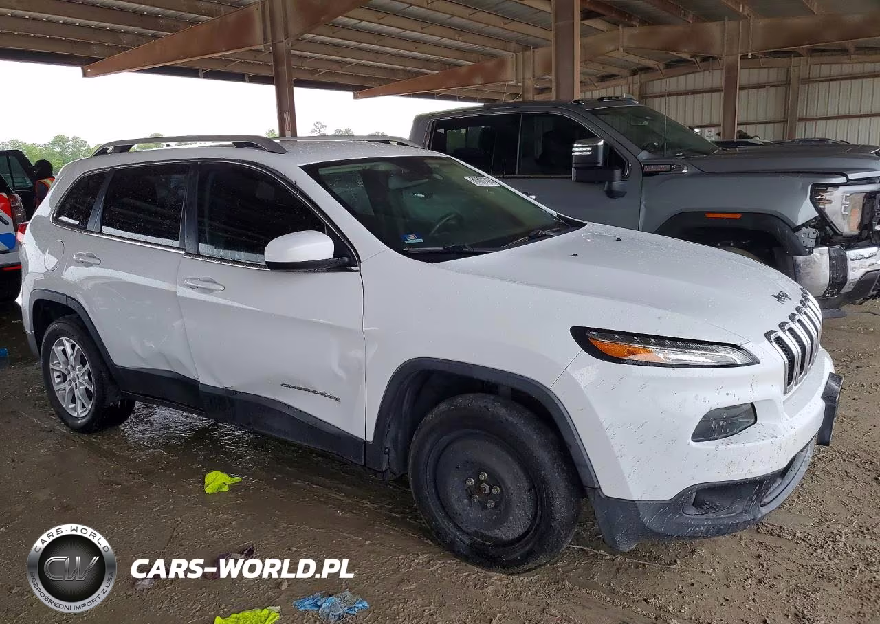 2015 Jeep Cherokee Latitude VIN:1C4PJMCBXFW619498 - 4