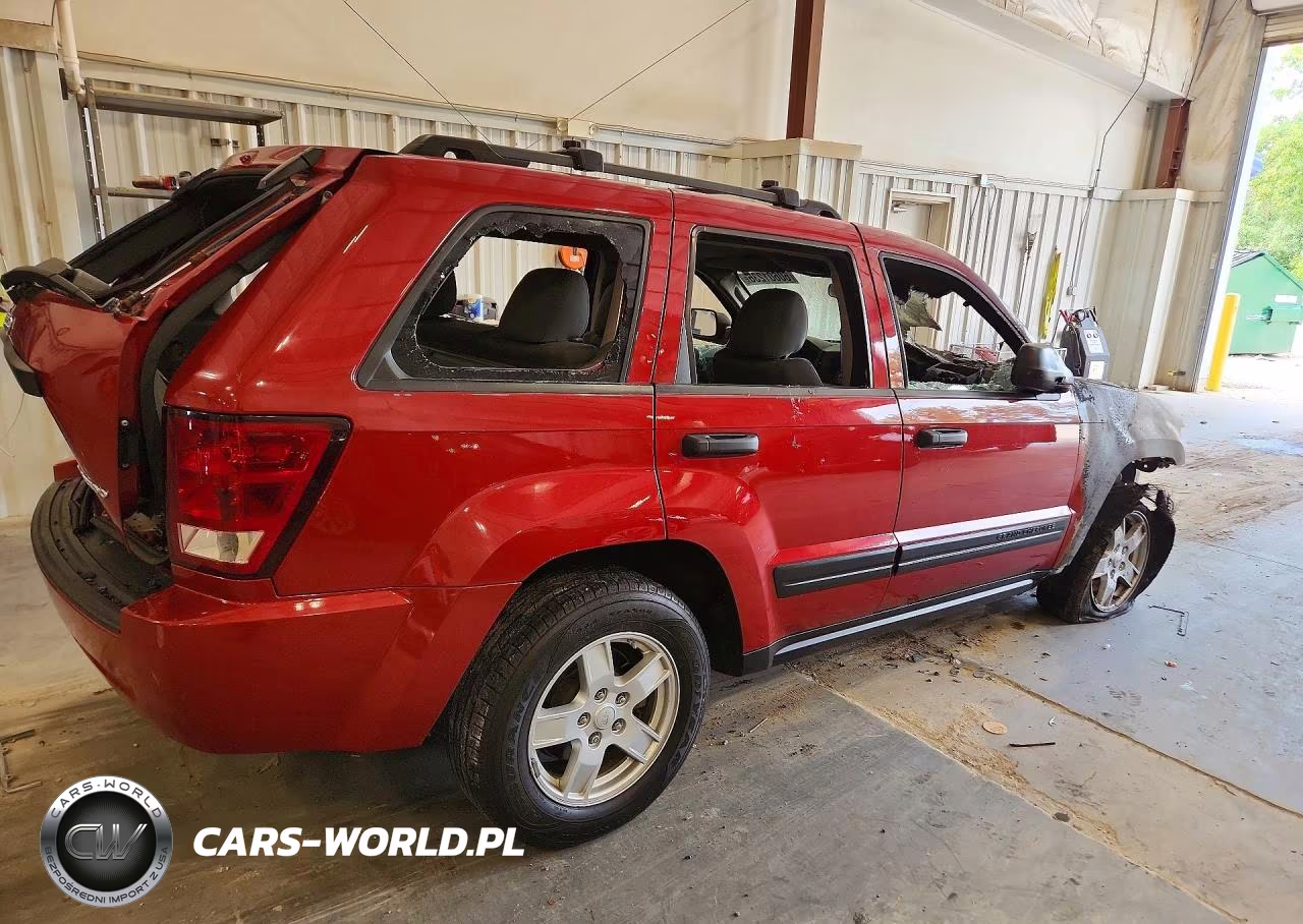 2005 Jeep Grand Cherokee Laredo VIN:1J4GR48K95C668252 - 3