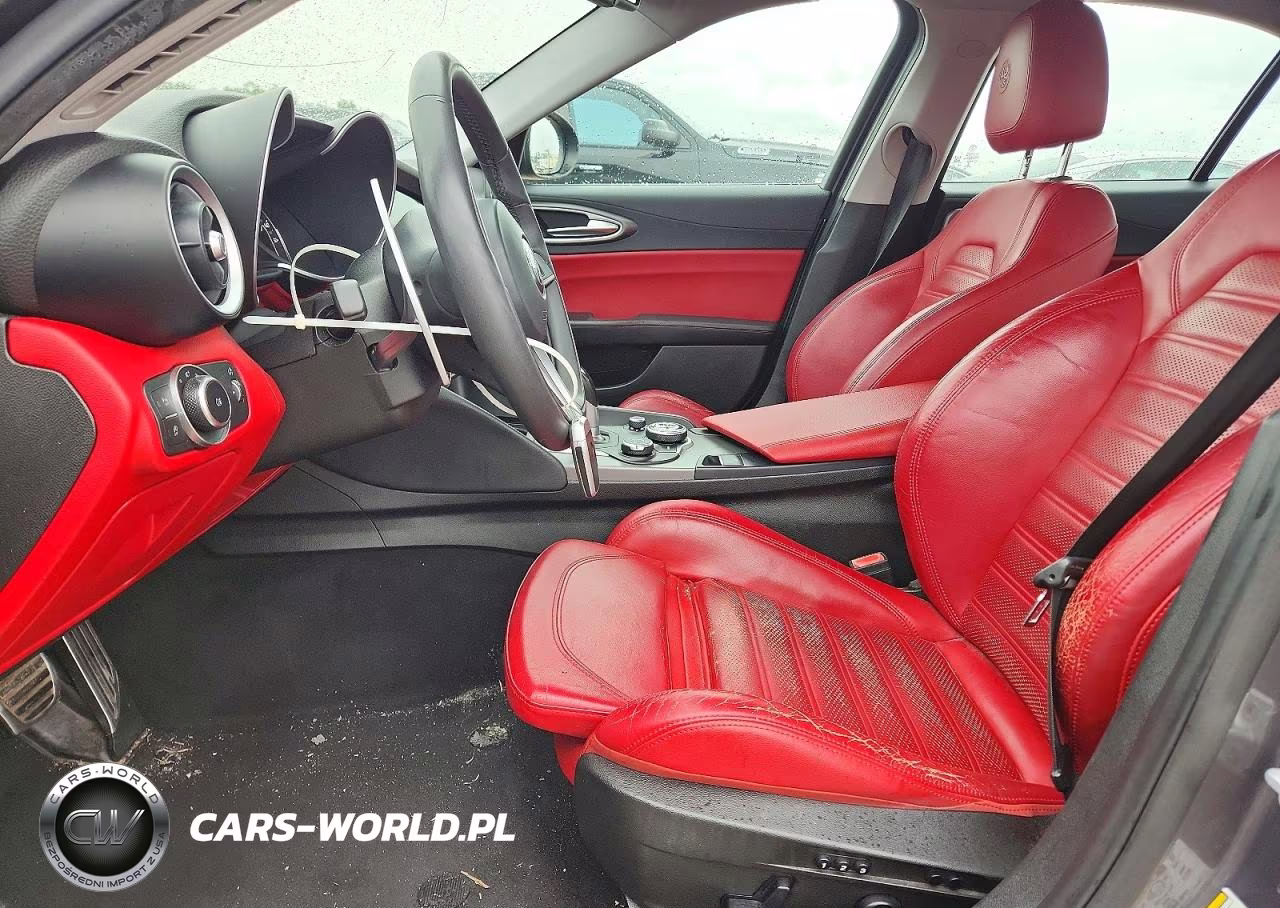 2018 Alfa Romeo Giulia Ti VIN:ZARFAECN8J7589597 - 7