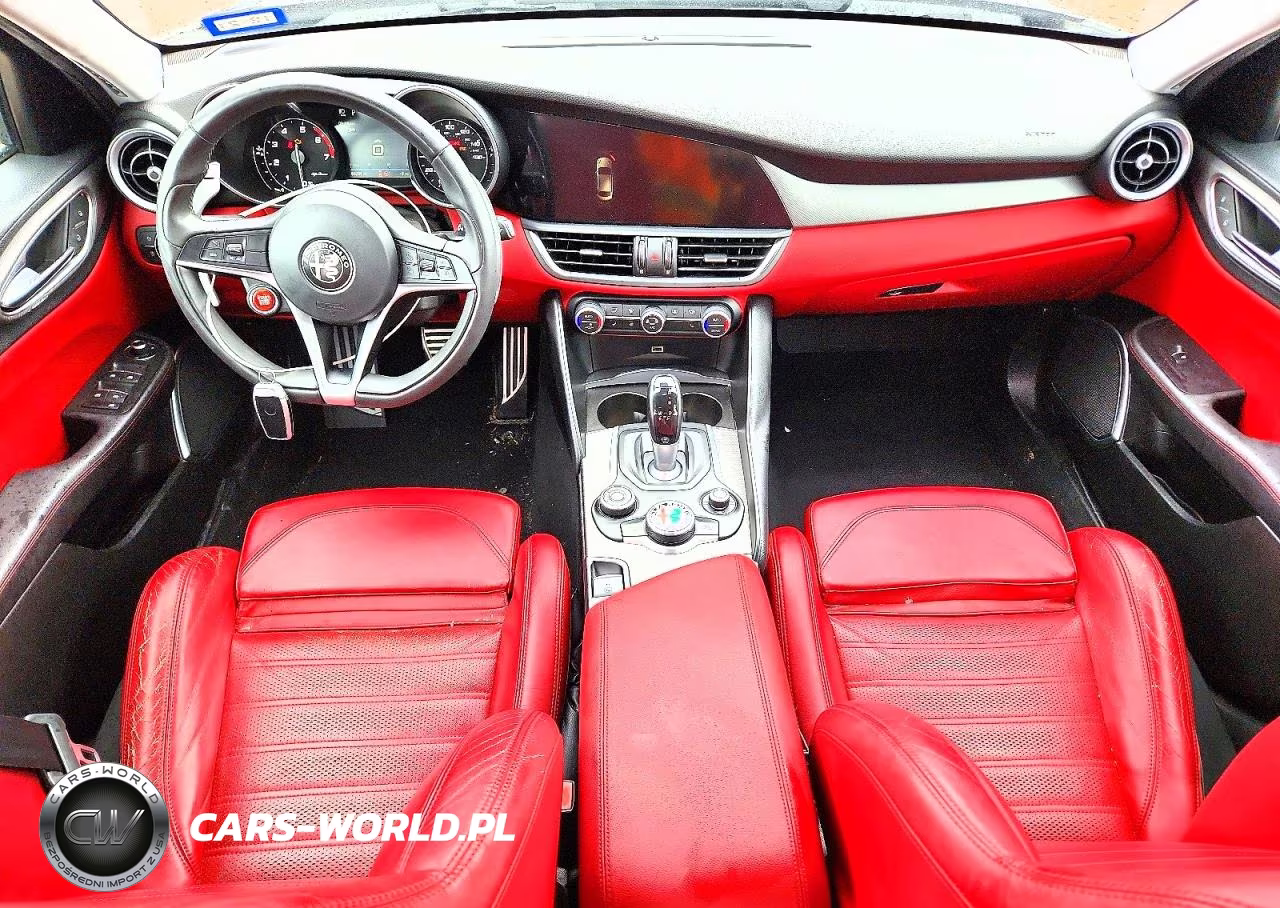 2018 Alfa Romeo Giulia Ti VIN:ZARFAECN8J7589597 - 8