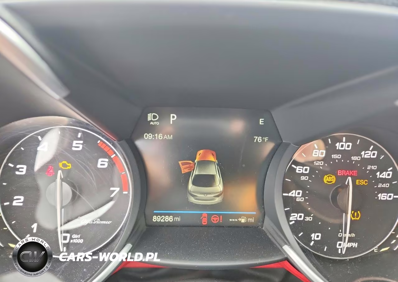 2018 Alfa Romeo Giulia Ti VIN:ZARFAECN8J7589597 - 9