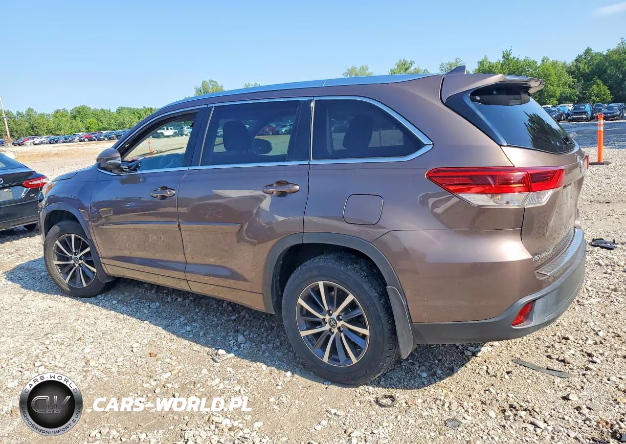 2018 Toyota Highlander Xle VIN:5TDJZRFH5JS845050 - 2