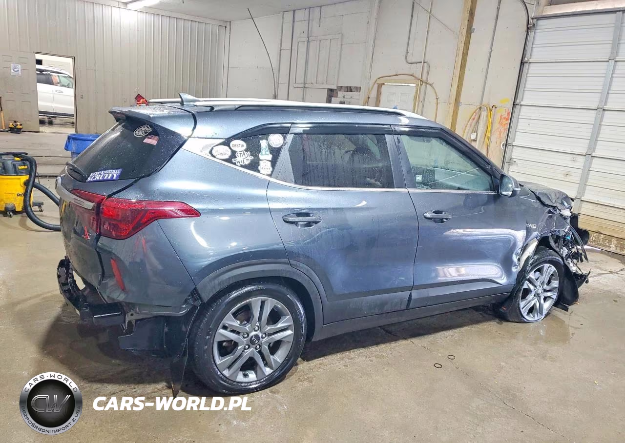 2021 Kia Seltos S VIN:KNDEUCAA8M7177184 - 3
