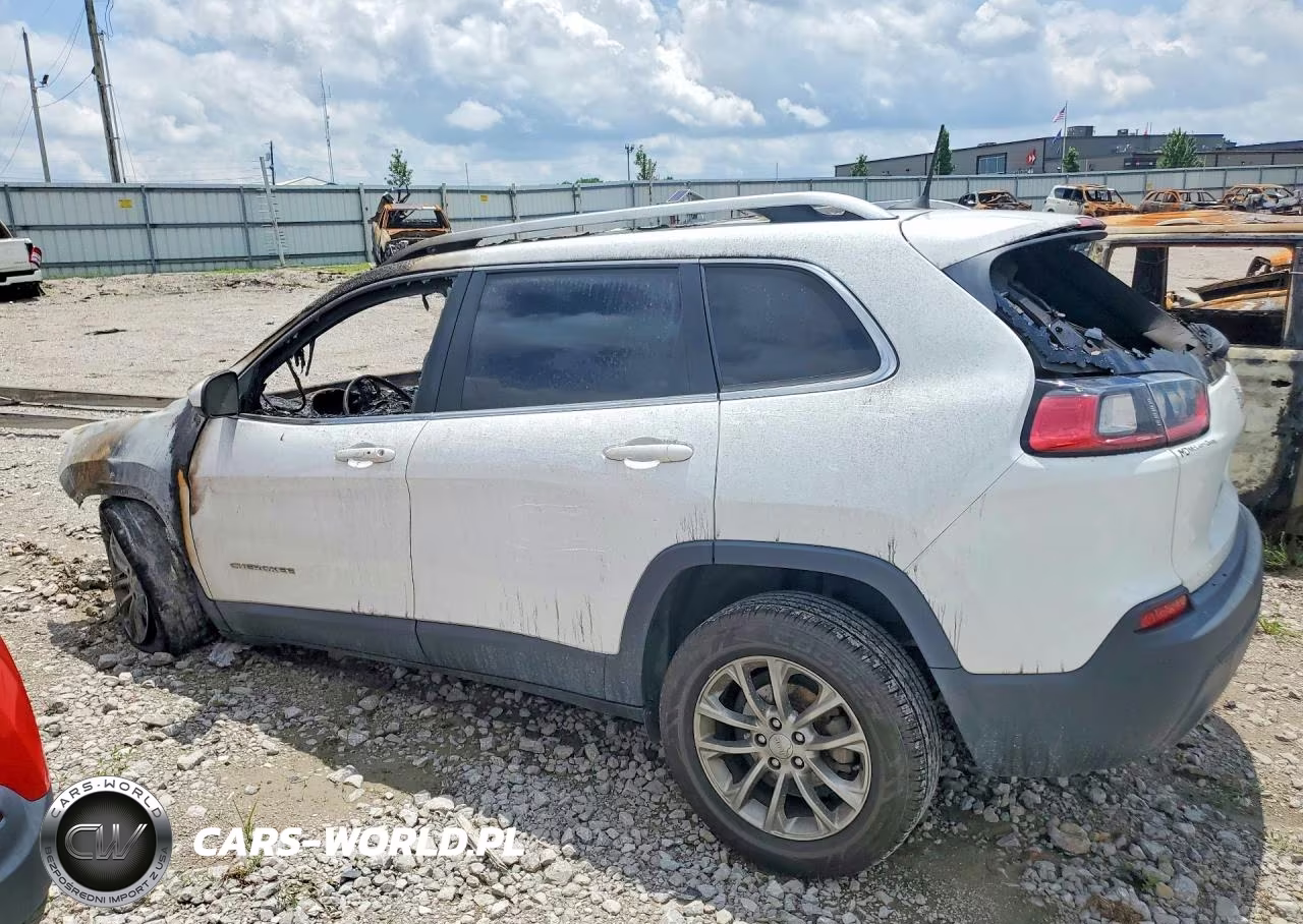 2019 Jeep Cherokee Latitude VIN:1C4PJLLB7KD232794 - 2