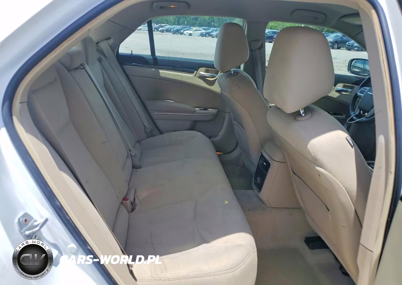 2011 Chrysler 300 VIN:2C3CA4CG2BH574726 - 10