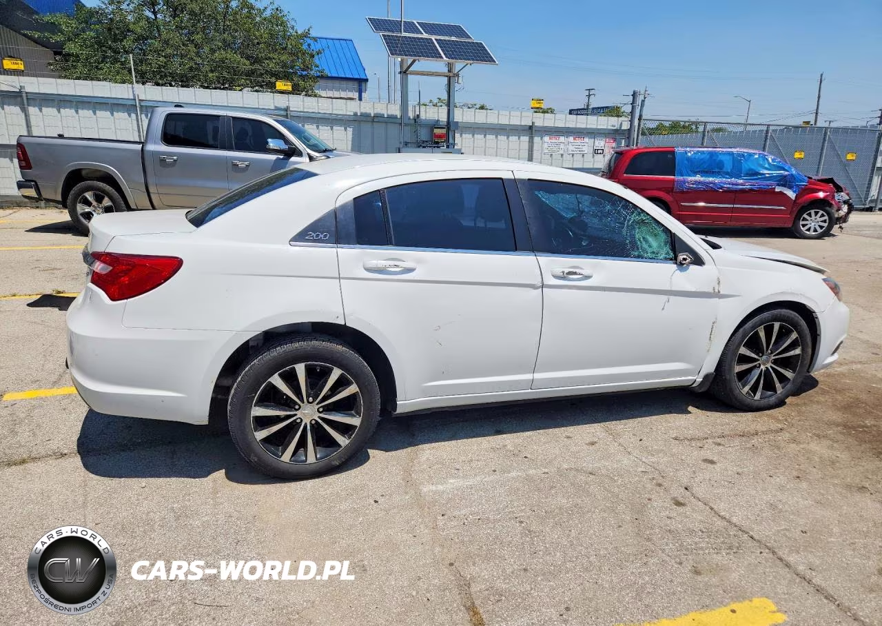 2013 Chrysler 200 Touring VIN:1C3CCBBB0DN600660 - 3