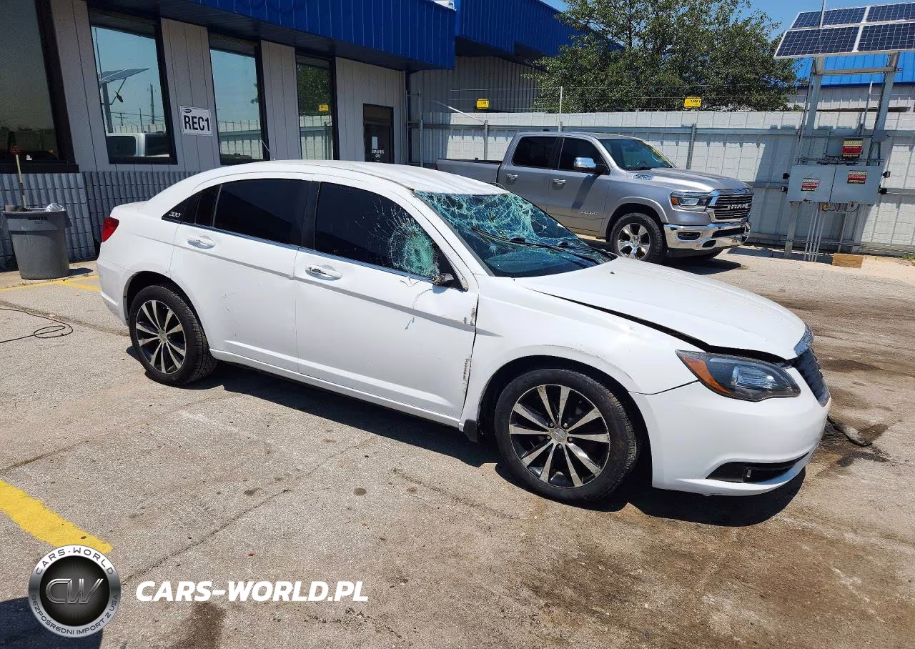2013 Chrysler 200 Touring VIN:1C3CCBBB0DN600660 - 4