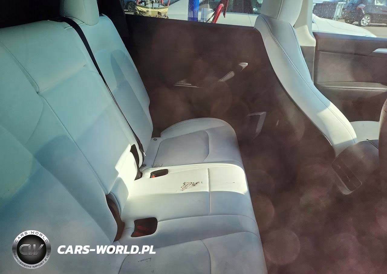 2023 Tesla Model Y VIN:7SAYGDEF2PF968117 - 10