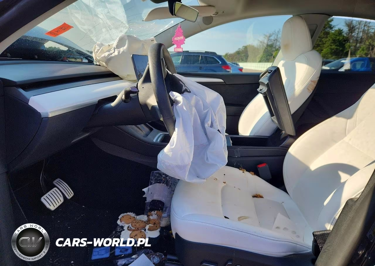2023 Tesla Model Y VIN:7SAYGDEF2PF968117 - 7