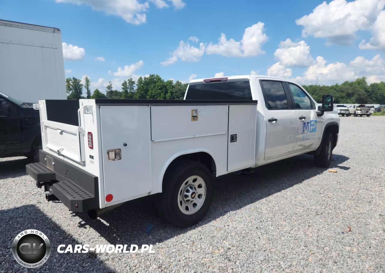 2024 Chevrolet Silverado C3500 VIN:1GB4WREY0RF367465 - 3