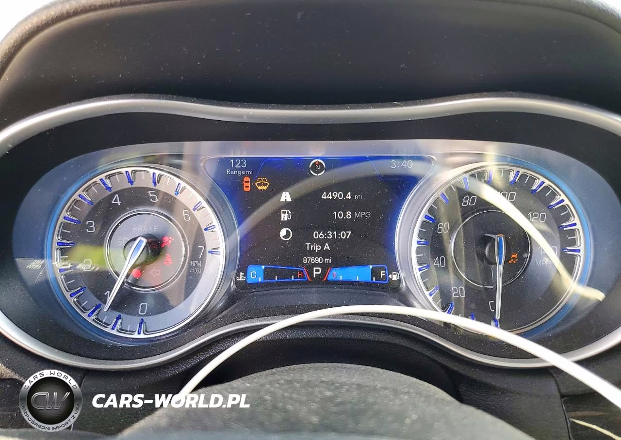 2021 Chrysler 300 S VIN:2C3CCABG8MH529044 - 9