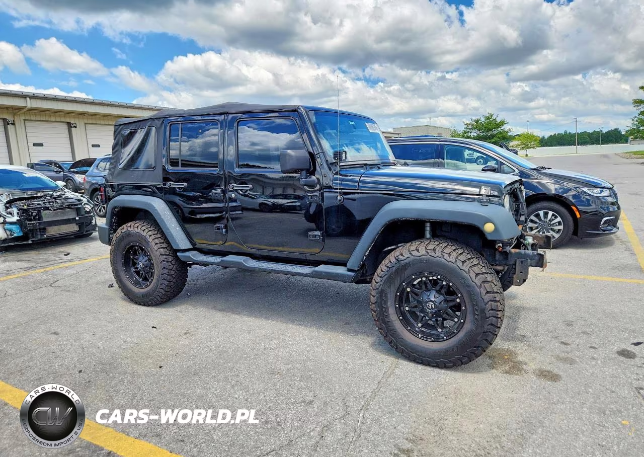 2014 Jeep Wrangler Unlimited Sport VIN:1C4HJWDG8EL276720 - 4