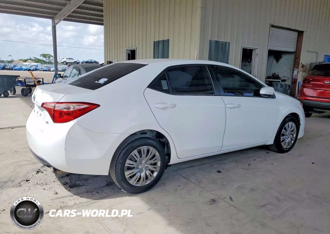 2017 Toyota Corolla Le VIN:5YFBURHE5HP593387 - 3