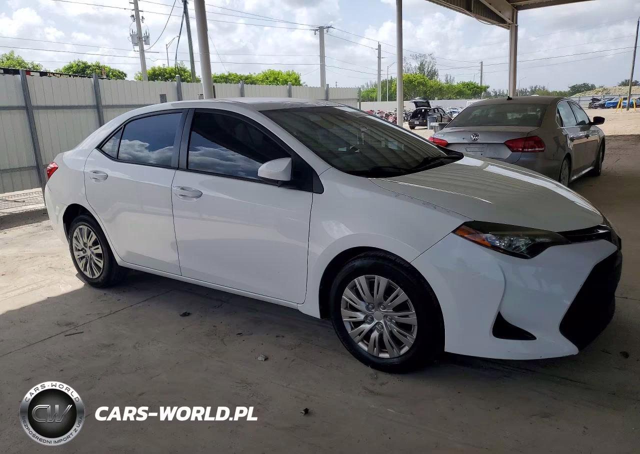 2017 Toyota Corolla Le VIN:5YFBURHE5HP593387 - 4