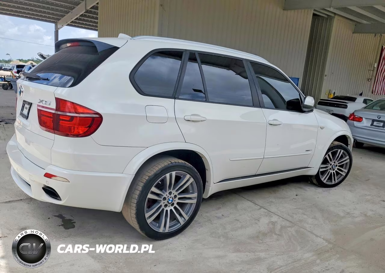 2013 BMW X5 xDrive50I VIN:5UXZV8C57DL426589 - 3