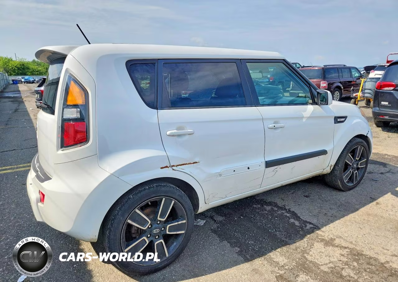 2011 Kia Soul + VIN:KNDJT2A20B7729102 - 3