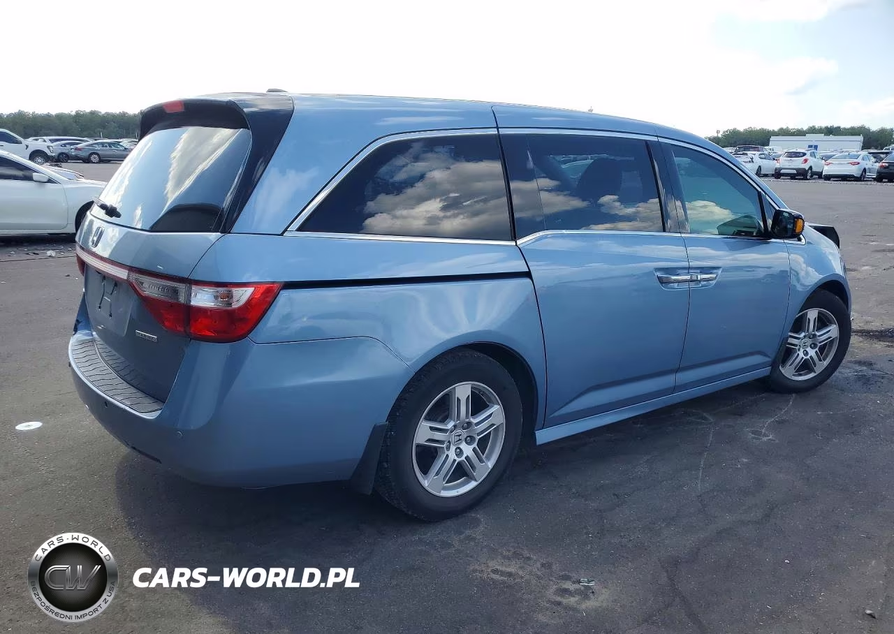 2013 Honda Odyssey Touring VIN:5FNRL5H91DB004483 - 3