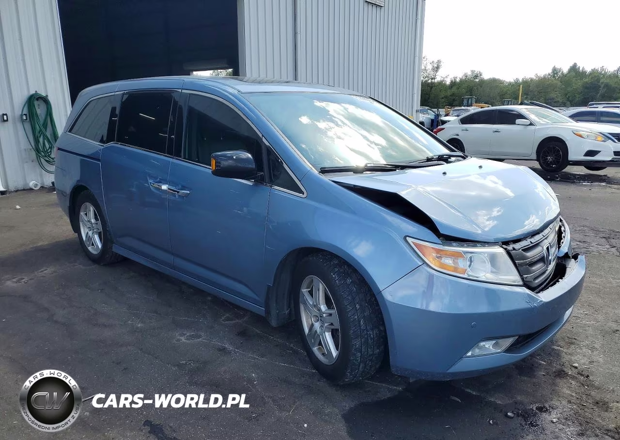 2013 Honda Odyssey Touring VIN:5FNRL5H91DB004483 - 4