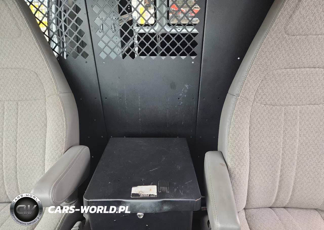 2020 Chevrolet Express G2500 VIN:1GCWGAFPXL1253843 - 10