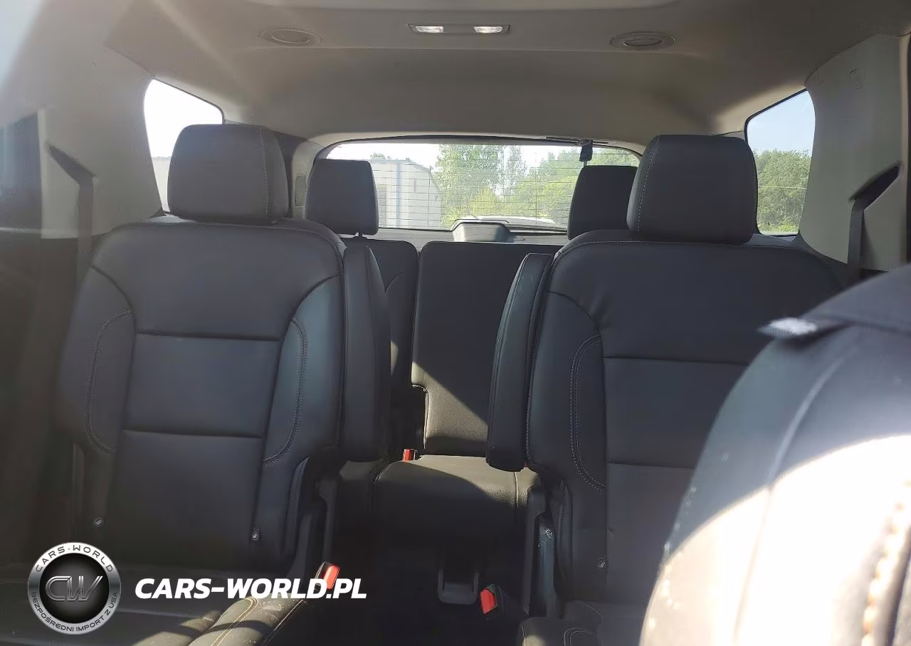 2019 Chevrolet Traverse Premier VIN:1GNEVKKW9KJ250166 - 10