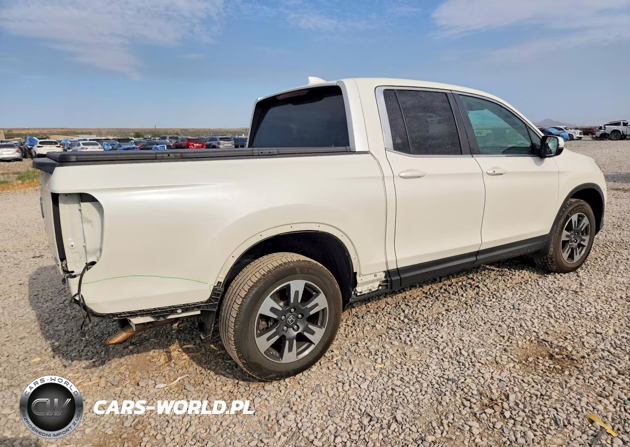 2017 Honda Ridgeline Rtl VIN:5FPYK3F59HB010841 - 3