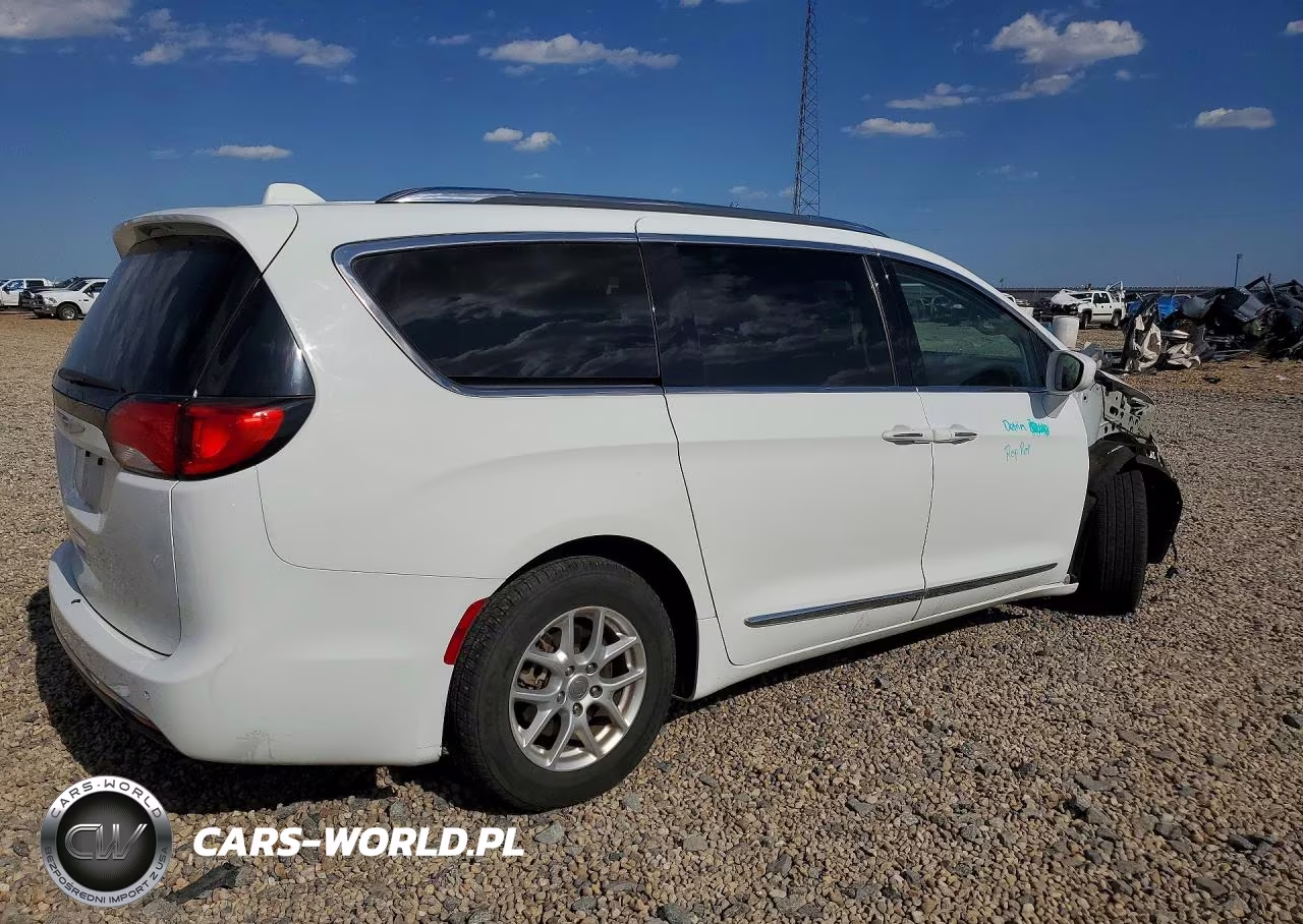 2020 Chrysler Pacifica Touring L VIN:2C4RC1BG2LR275250 - 3