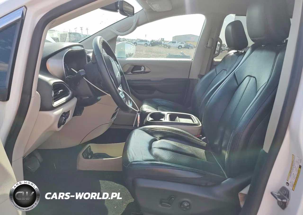 2020 Chrysler Pacifica Touring L VIN:2C4RC1BG2LR275250 - 7