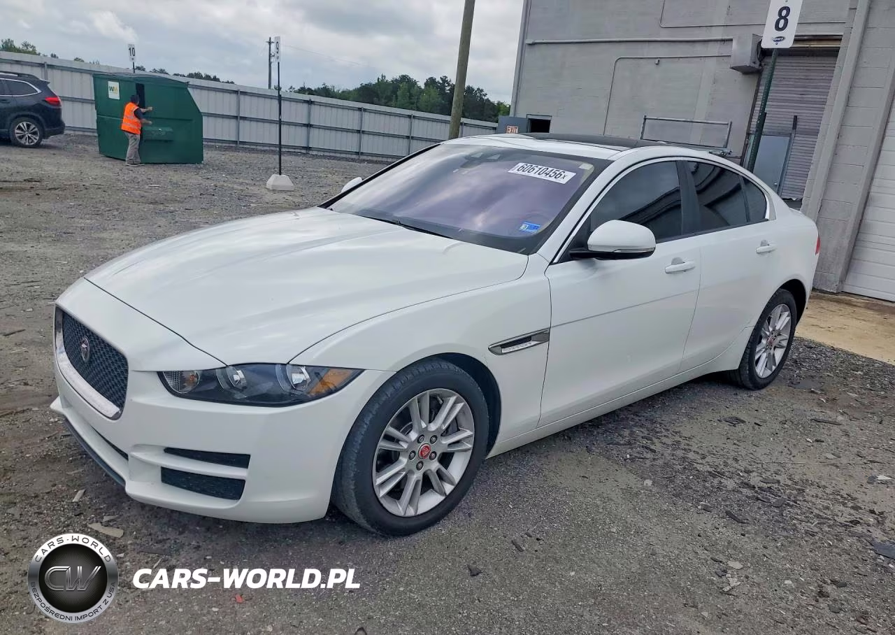2018 Jaguar Xe Premium – zdjęcie 1 z 12