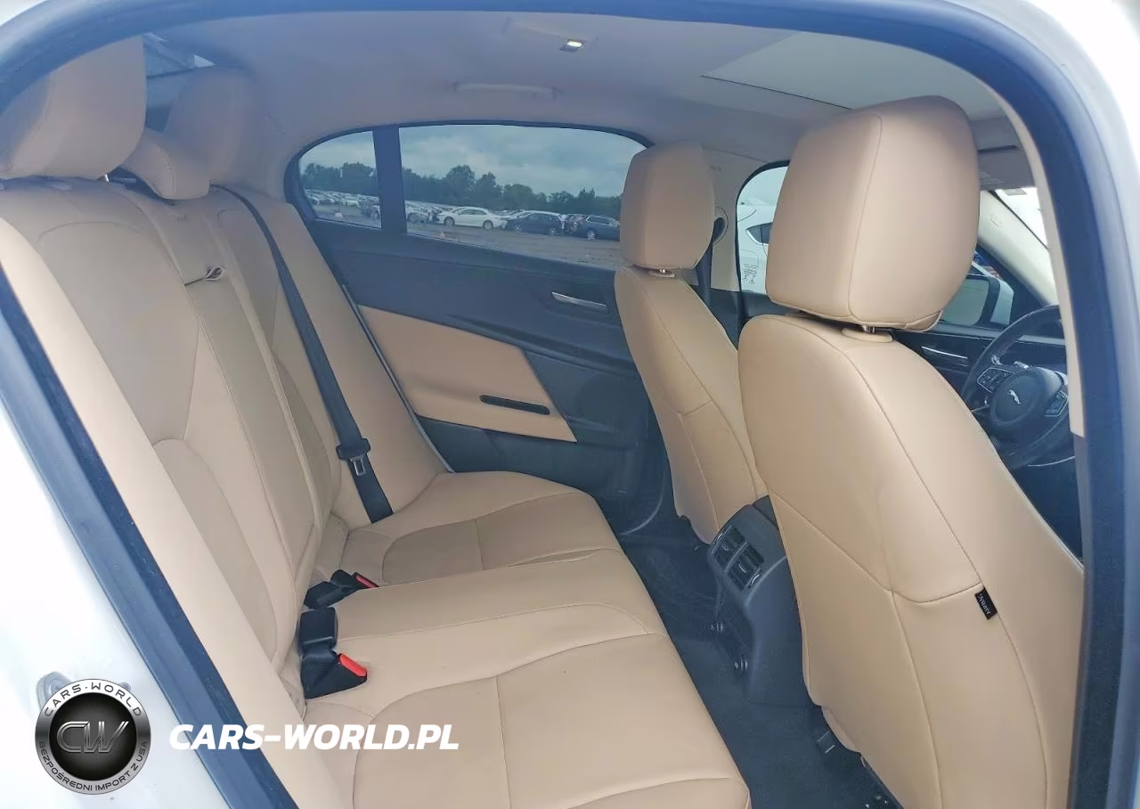 2018 Jaguar Xe Premium VIN:SAJAJ4FX4JCP25812 - 10