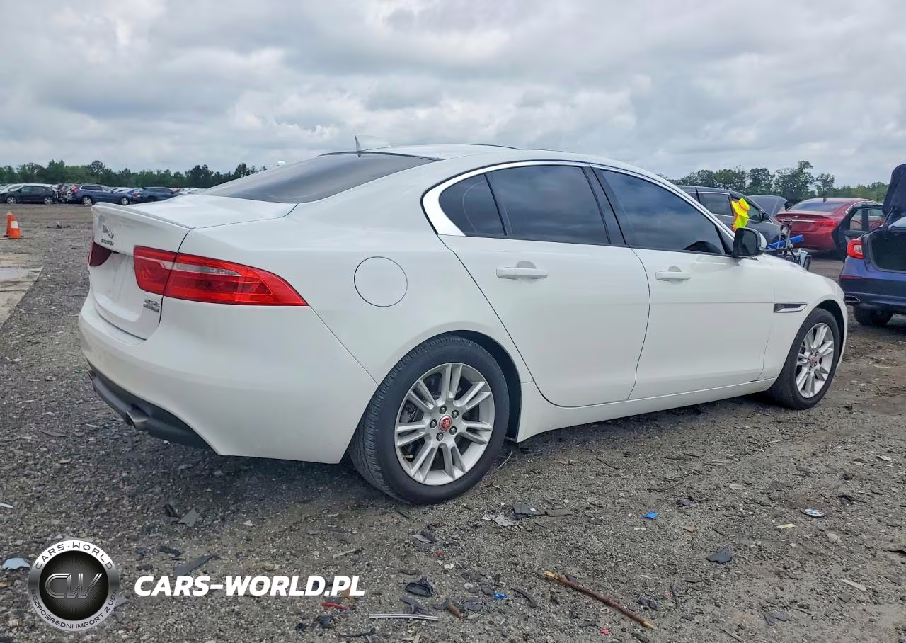 2018 Jaguar Xe Premium VIN:SAJAJ4FX4JCP25812 - 3