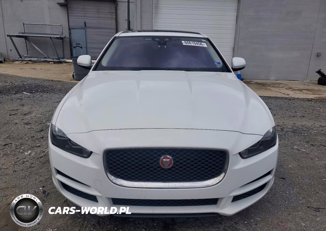 2018 Jaguar Xe Premium VIN:SAJAJ4FX4JCP25812 - 5