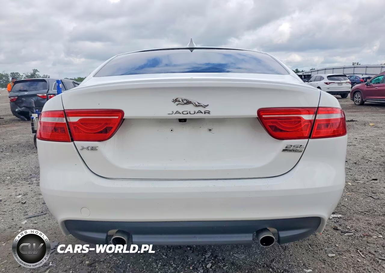 2018 Jaguar Xe Premium VIN:SAJAJ4FX4JCP25812 - 6