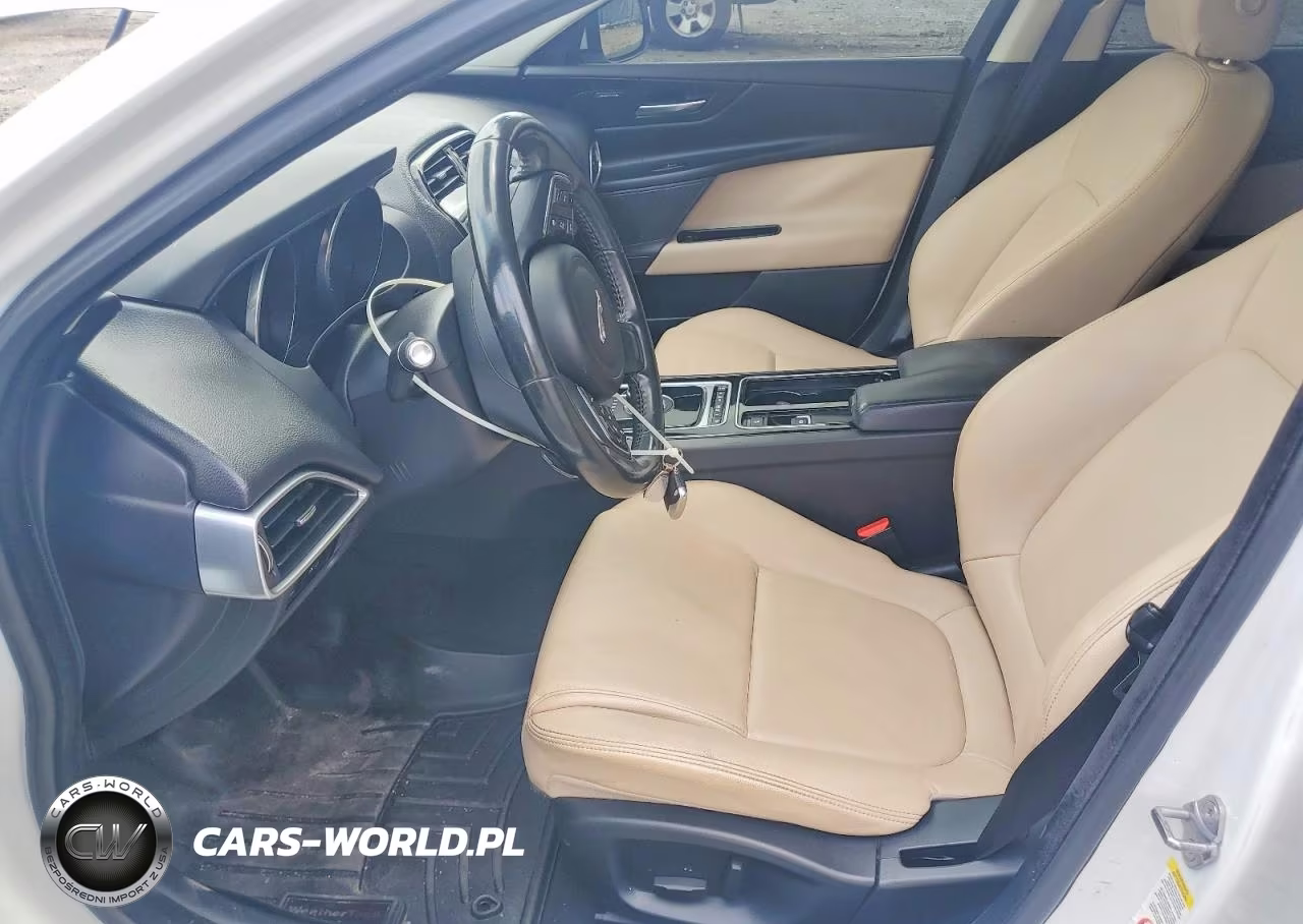2018 Jaguar Xe Premium VIN:SAJAJ4FX4JCP25812 - 7