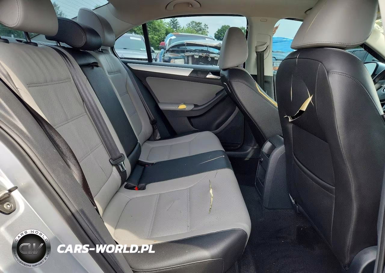 2015 Volkswagen Jetta Hybrid VIN:3VW637AJ2FM328895 - 10