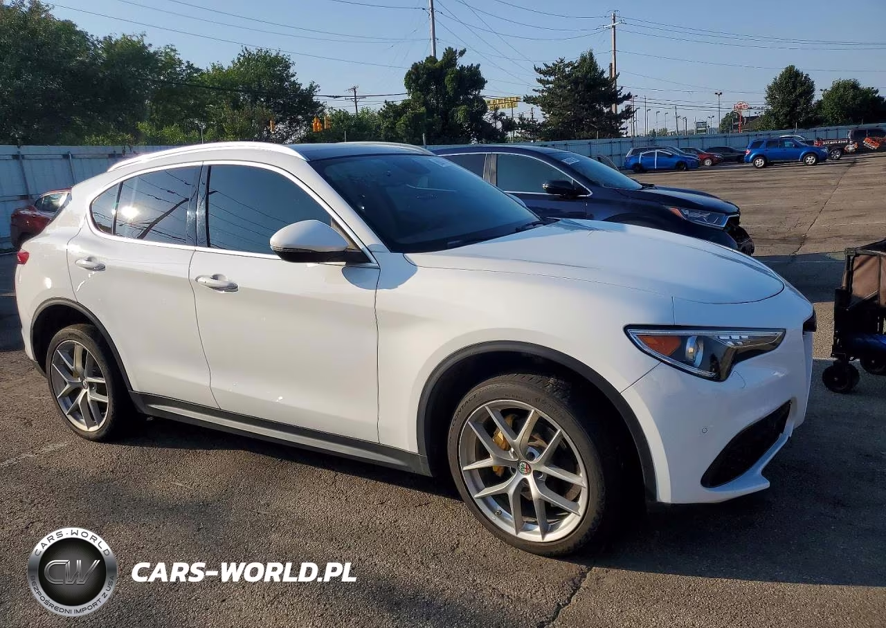 2018 Alfa Romeo Stelvio Ti VIN:ZASFAKBN2J7B99712 - 4