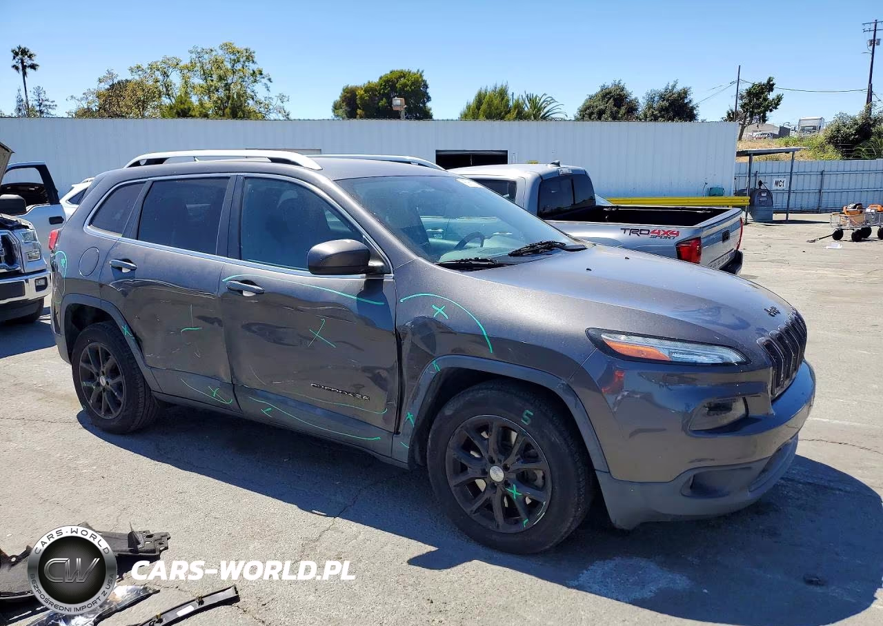 2016 Jeep Cherokee Latitude VIN:1C4PJLCB7GW274104 - 4