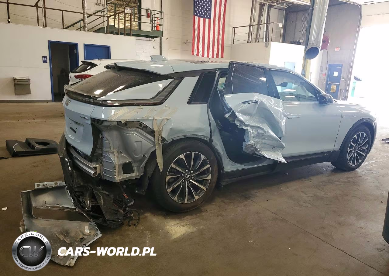 2024 Cadillac Lyriq Sport VIN:1GYKPTRL9RZ140814 - 3