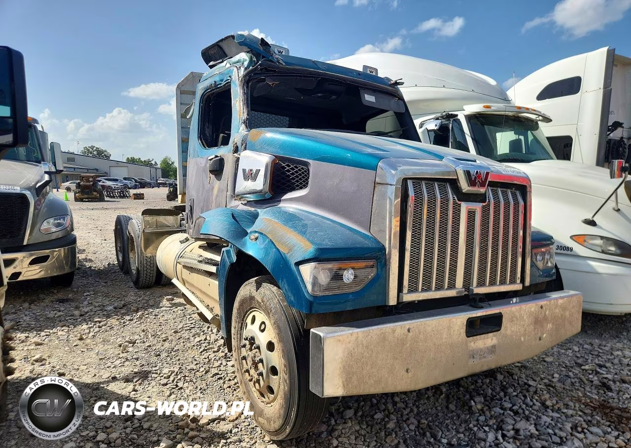 2025 Western Star 47X Chassis Semi Truck VIN:3BHJBPDV6SDWB6287 - 4