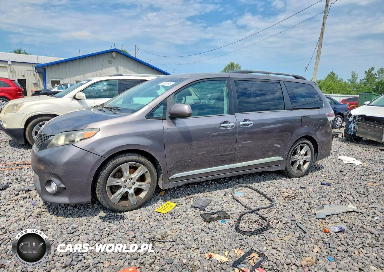 2013 Toyota Sienna Sport