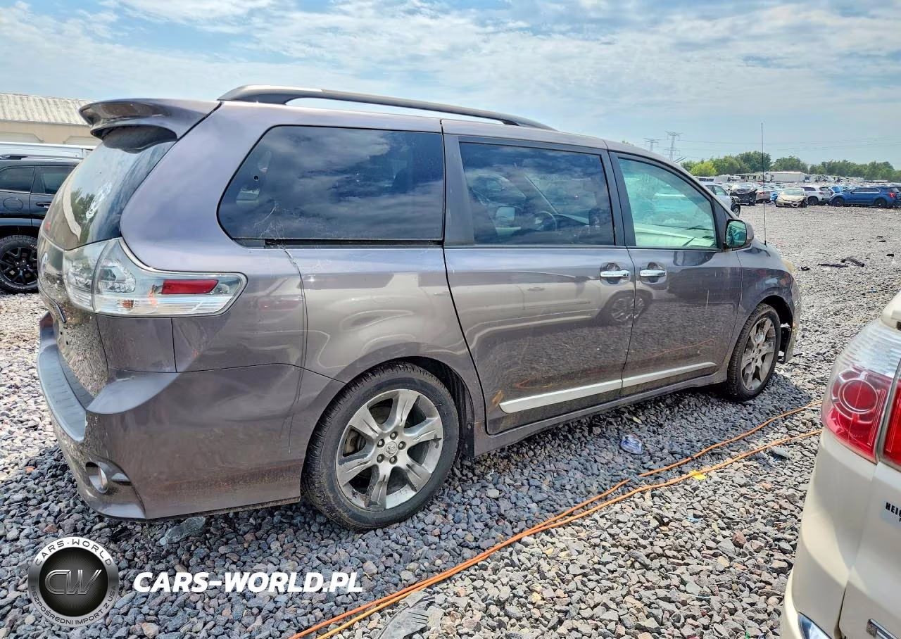 2013 Toyota Sienna Sport VIN:5TDXK3DC3DS360963 - 3