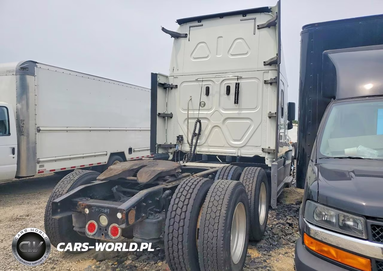 2019 Freightliner Cascadia 125 Semi Truck VIN:3AKJGLDRXKSJW7569 - 3