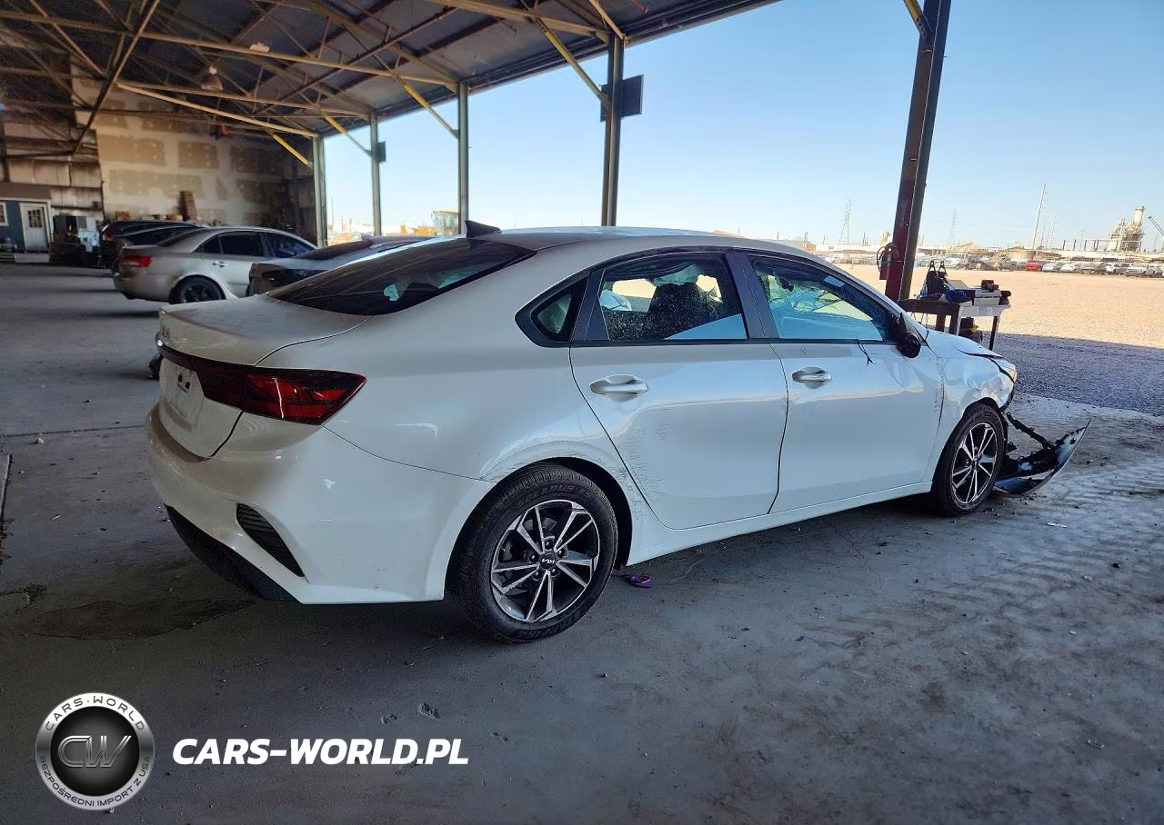 2023 Kia Forte Lxs VIN:3KPF24AD0PE602816 - 3