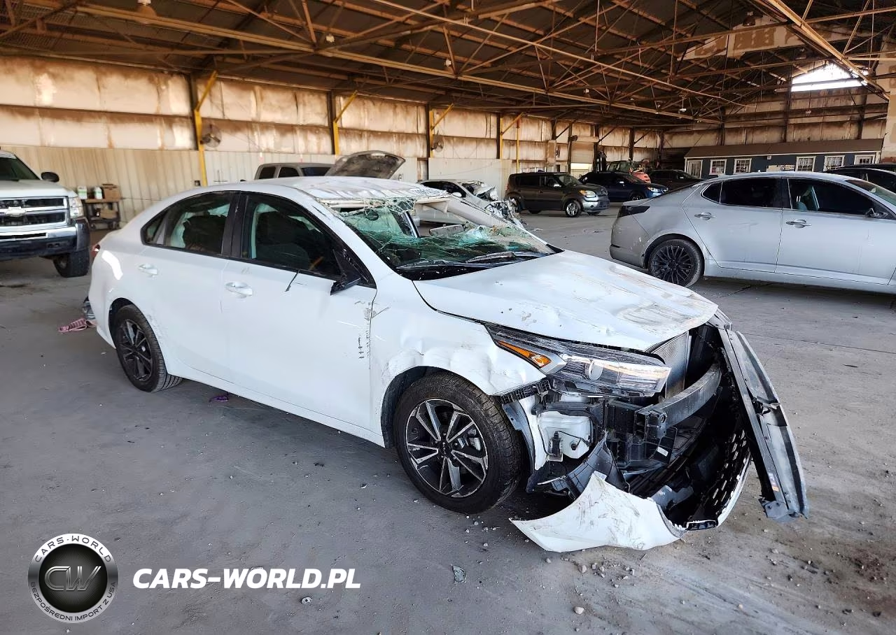 2023 Kia Forte Lxs VIN:3KPF24AD0PE602816 - 4