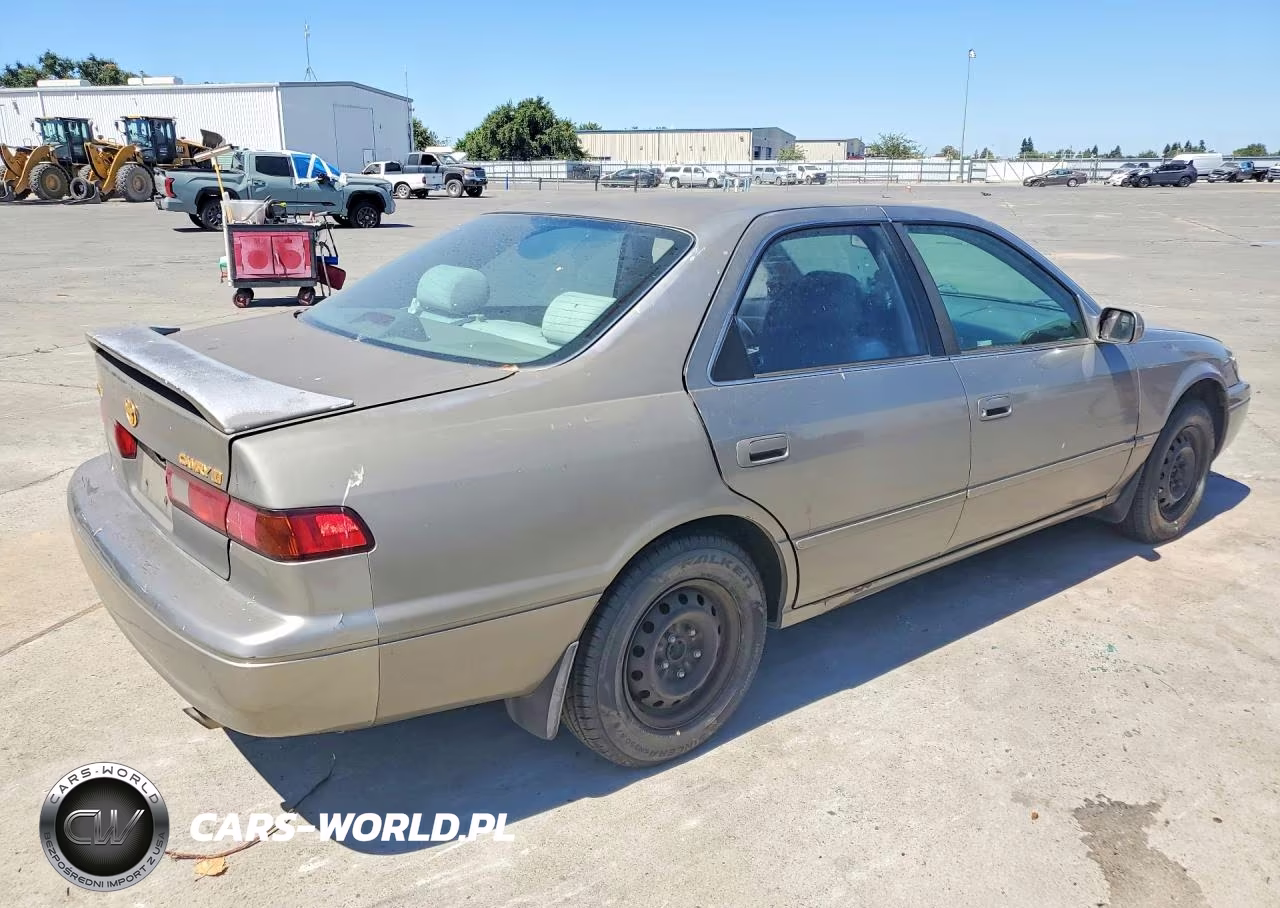 1999 Toyota Camry Le VIN:4T1BG22K6XU515033 - 3