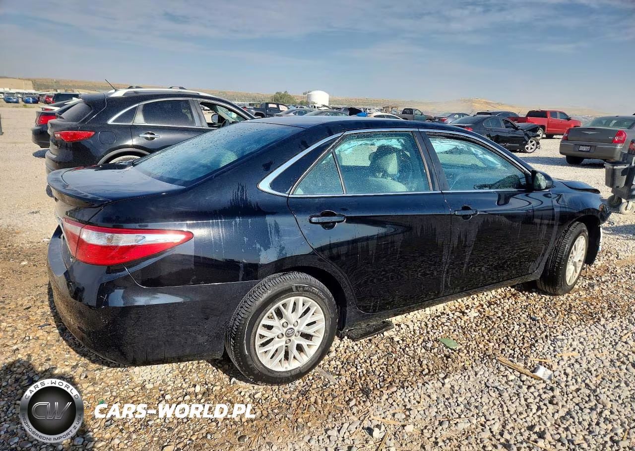 2017 Toyota Camry Le VIN:4T1BF1FK6HU351808 - 3