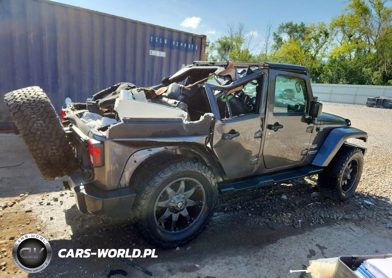 2014 Jeep Wrangler Unlimited Sahara VIN:1C4HJWEG2EL296556 - 3