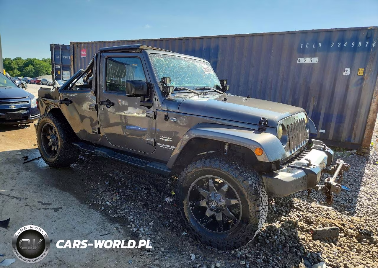 2014 Jeep Wrangler Unlimited Sahara VIN:1C4HJWEG2EL296556 - 4