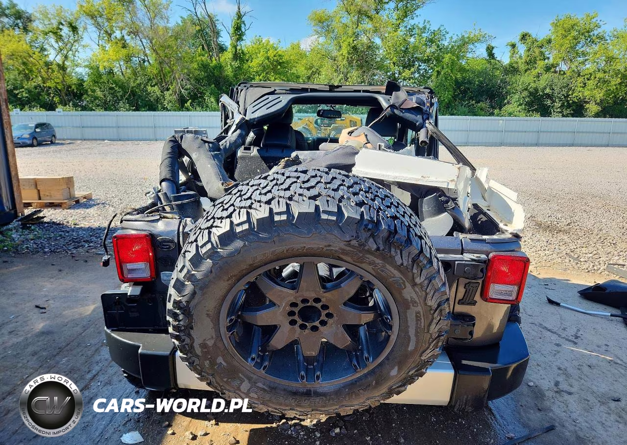 2014 Jeep Wrangler Unlimited Sahara VIN:1C4HJWEG2EL296556 - 6